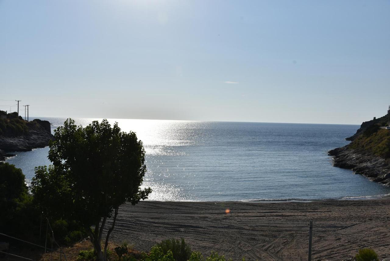 Irene'S Beach Front House Vromopousi Екстериор снимка