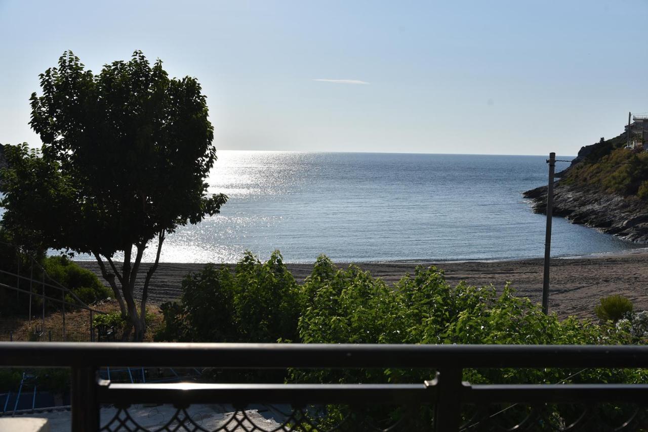 Irene'S Beach Front House Vromopousi Екстериор снимка